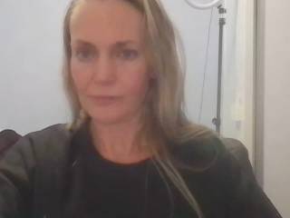 AnnyLe