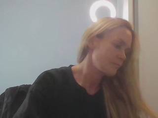AnnyLe