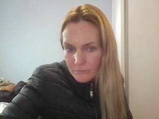 AnnyLe