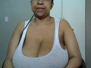 Hugetits38HH